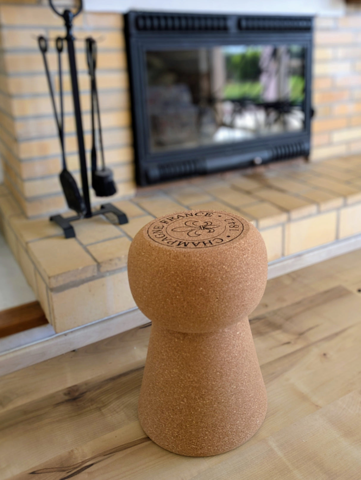 Cork Royale Champagne Stool